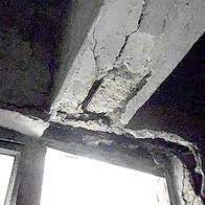 橫樑和柱的石屎剝落